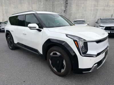 2024 Kia EV9 Land / One Owner