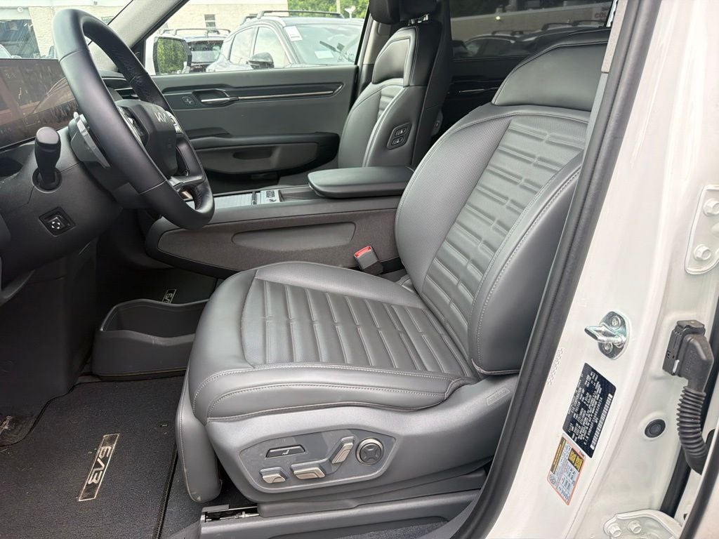 2024 Kia EV9 Land / One Owner