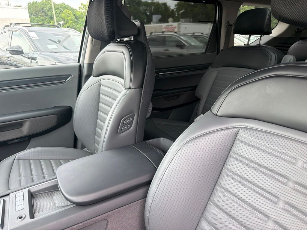 2024 Kia EV9 Land / One Owner