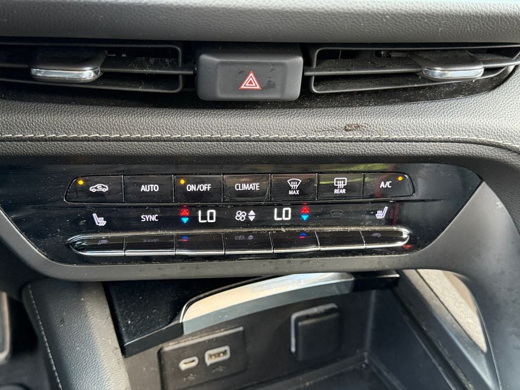 2022 Buick Envision Essence / Sport Touring Package / Safety Package /
