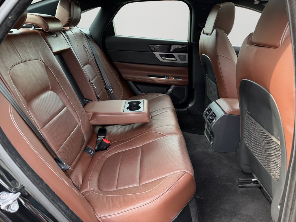 2016 Jaguar XF 35t R-Sport