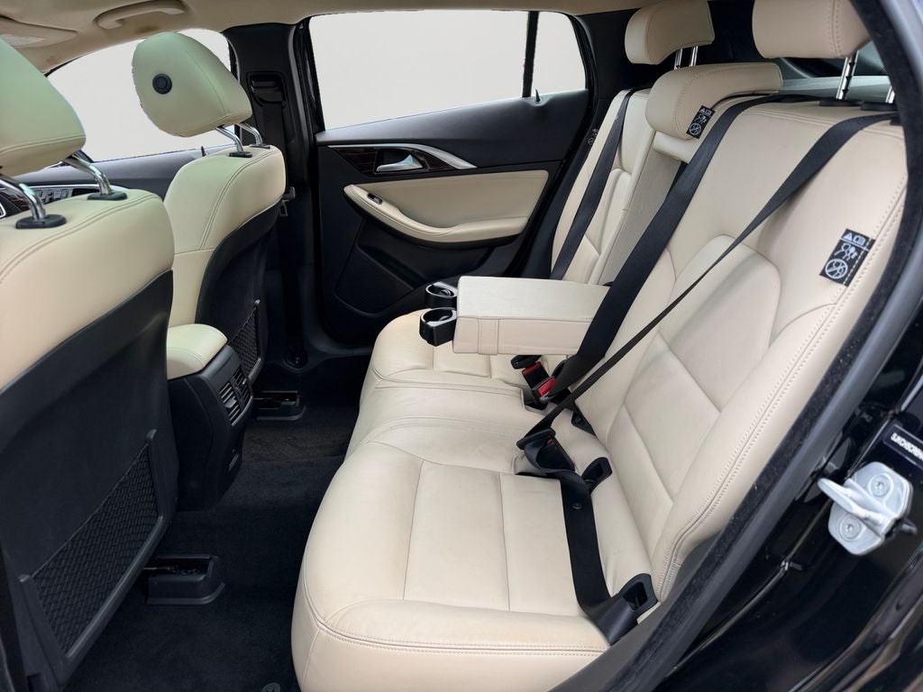 2017 INFINITI QX30 Premium