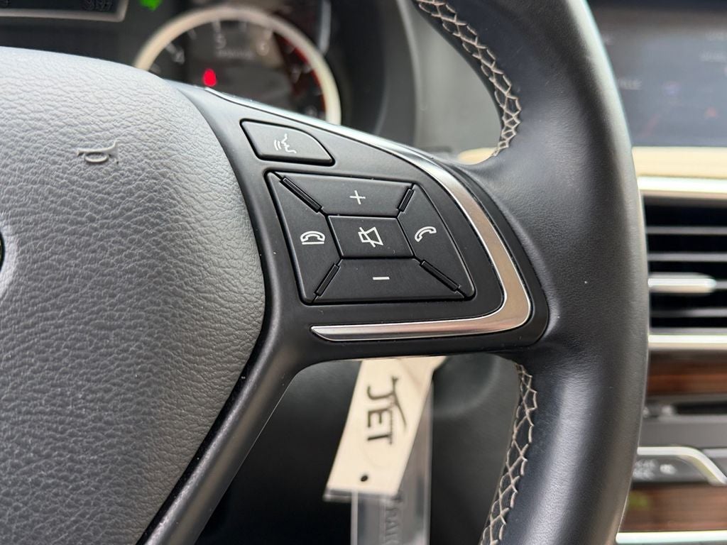 2017 INFINITI QX30 Premium