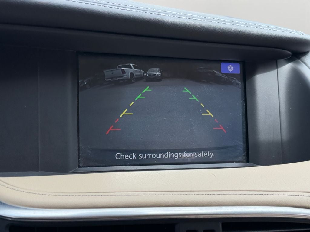 2017 INFINITI QX30 Premium