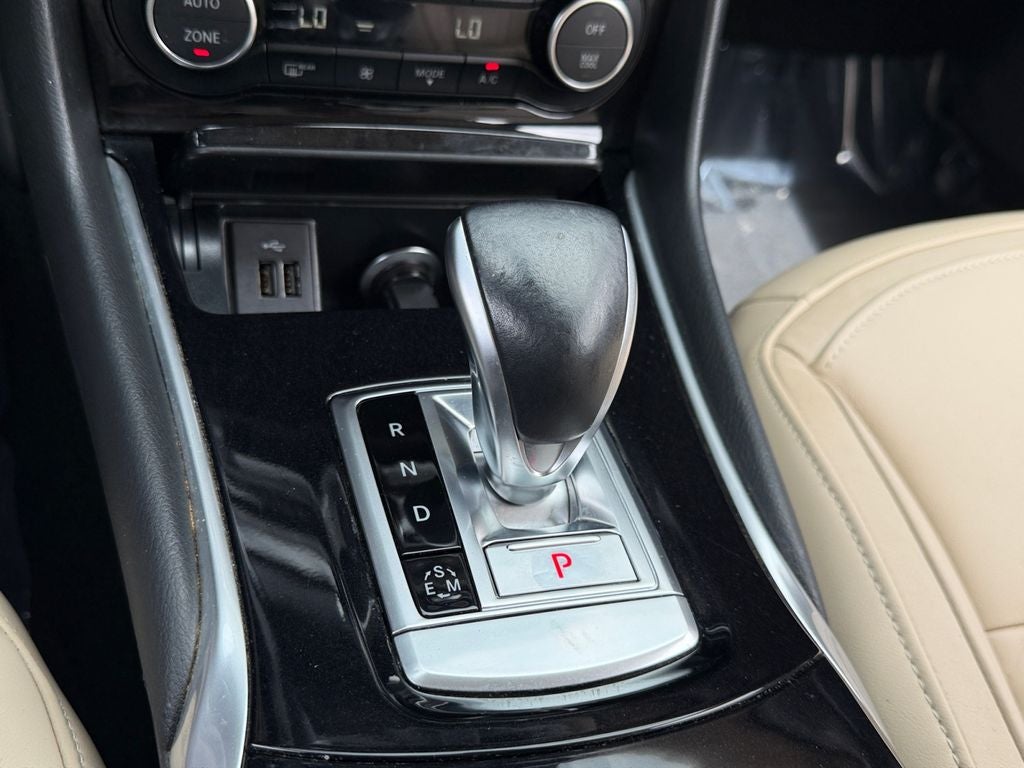 2017 INFINITI QX30 Premium