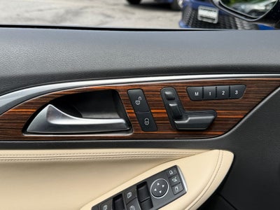 2017 INFINITI QX30 Premium