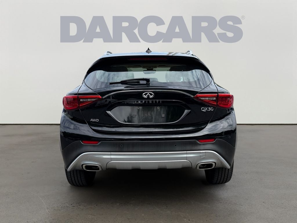 2017 INFINITI QX30 Premium