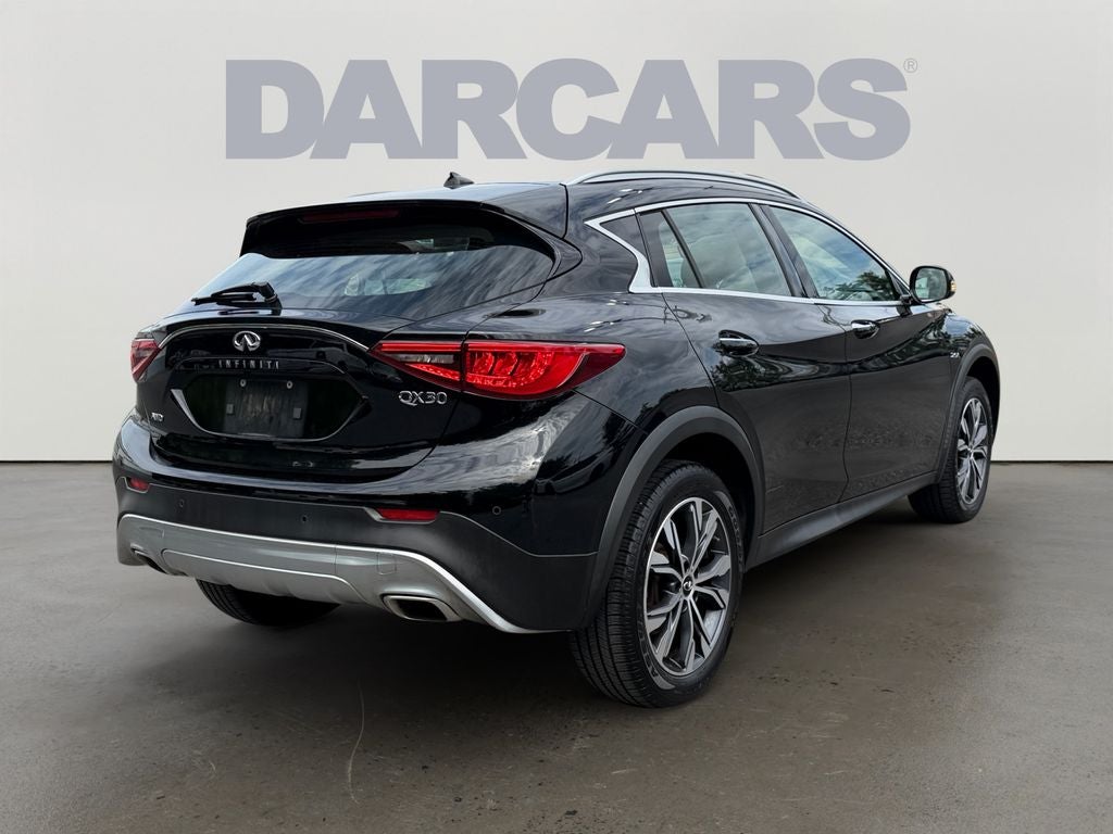 2017 INFINITI QX30 Premium