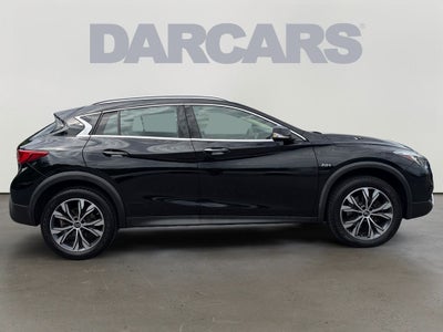 2017 INFINITI QX30 Premium