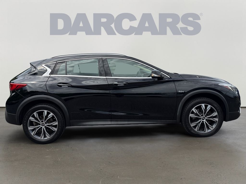 2017 INFINITI QX30 Premium