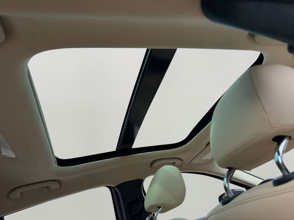 2017 INFINITI QX30 Premium