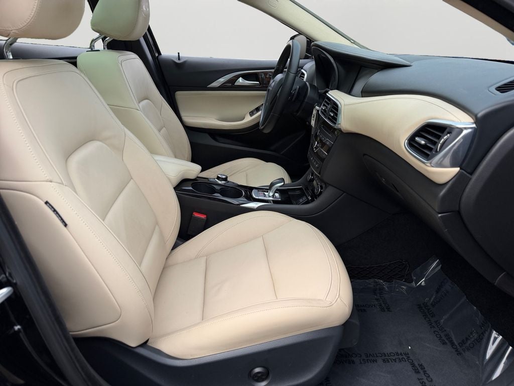2017 INFINITI QX30 Premium