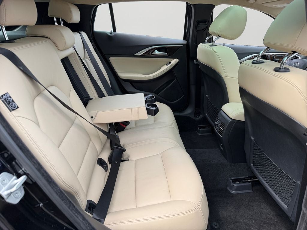 2017 INFINITI QX30 Premium