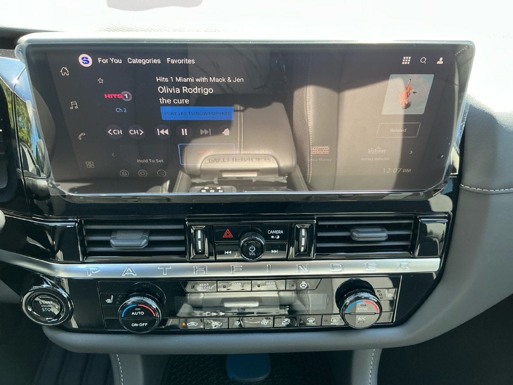 2026 Nissan Pathfinder SL