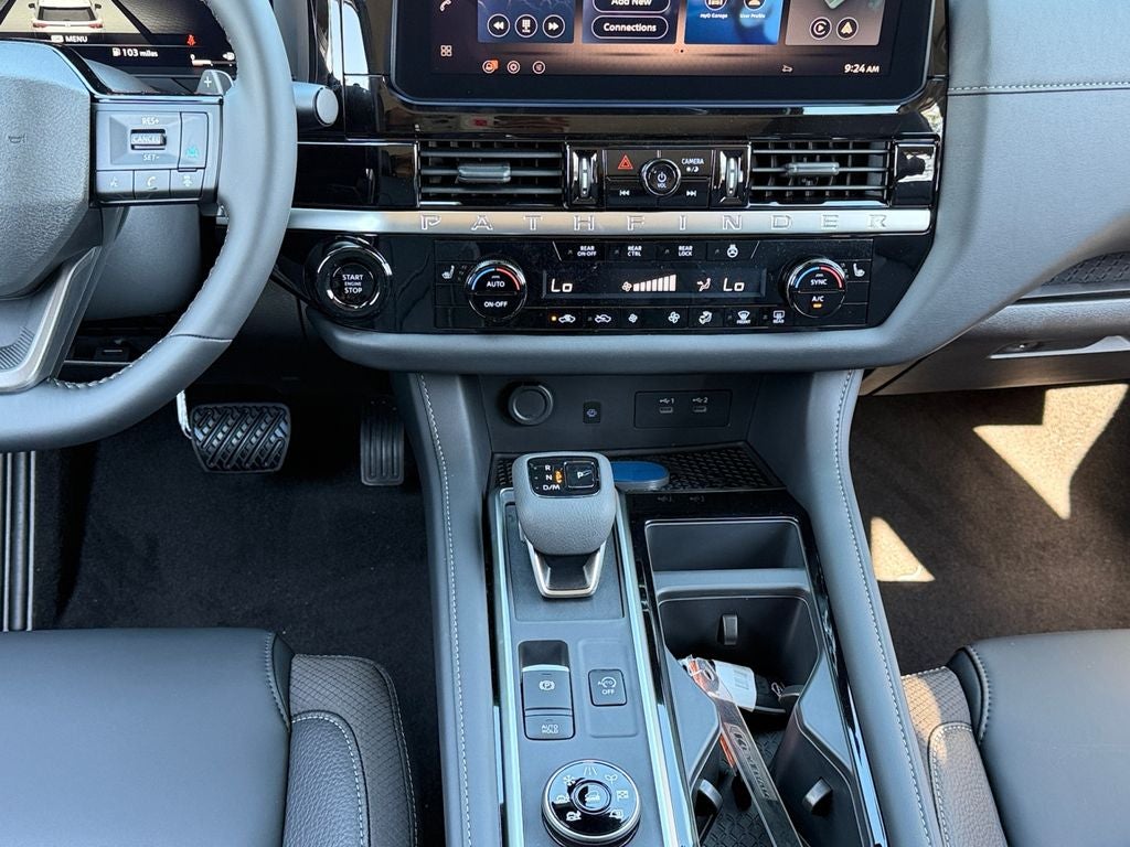 2026 Nissan Pathfinder SL